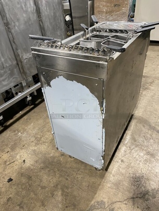 Rosito Bisani Commerical Natural Gas Powered Pasta Cooker! With Metal Baskets! All Stainless Steel! On Legs! Model: CPG1 SN: 14440022 - Image 4 of 10