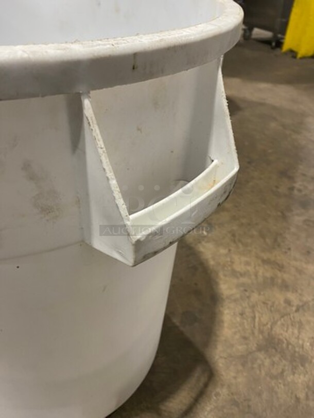 White Poly Trash Can! - Image 4 of 6