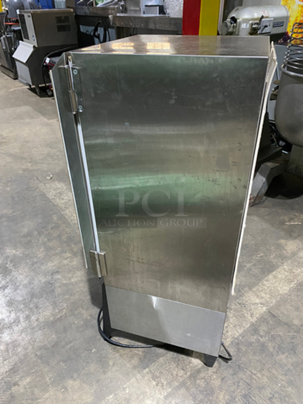 Silver King Commercial Countertop Refrigerated Milk Dispenser! Stainless Steel Body! Model: SKMAJ1 SN: NBAC00290A 115V 60HZ - Image 3 of 8
