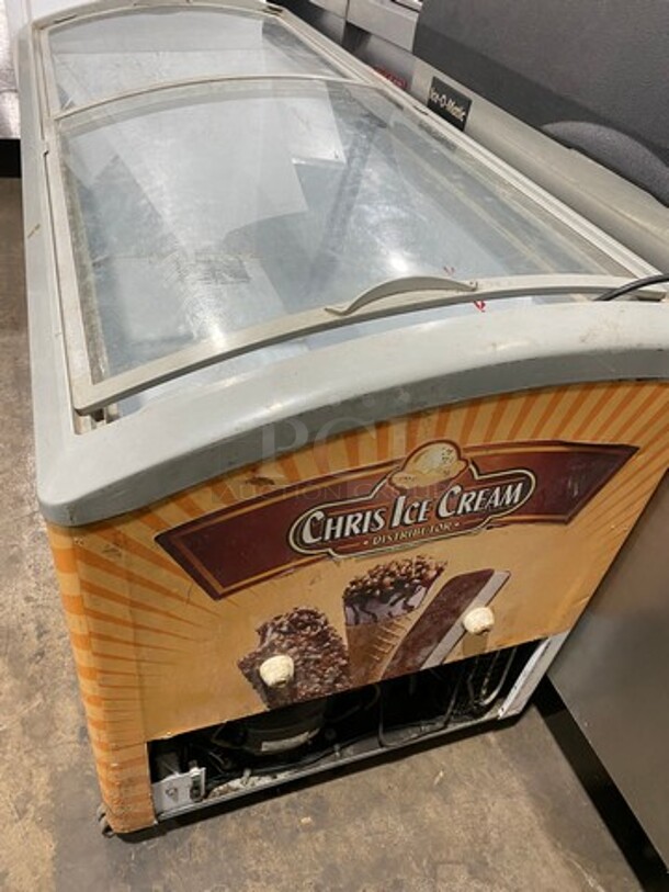 Commercial Reach Down Chest Freezer Display Case Merchandiser! Model: SD575 115V 60HZ 1 Phase - Image 2 of 9