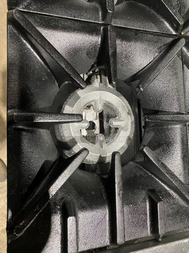 Sunfire Commercial Natural Gas Powered 6 Burner Stove! With Raised Back Splash And Salamander Shelf! With Oven Underneath! All Stainless Steel! On Casters! - Image 6 of 9