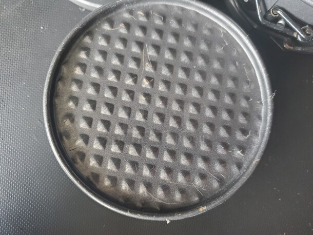 Non-Stick Aluminized Steel Springform Pan BIDX8 - Image 2 of 2