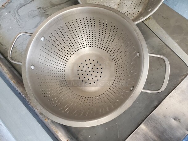 Lot of 2 Aluminum Colander w/ handle - Image 2 of 3