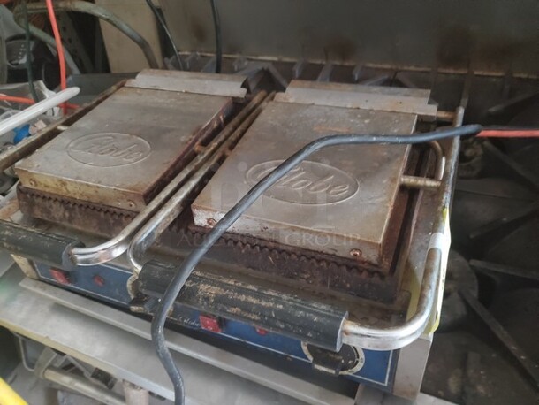 Globe Double Commercial Panini Press w/ Cast Iron Grooved Plates - Image 4 of 4