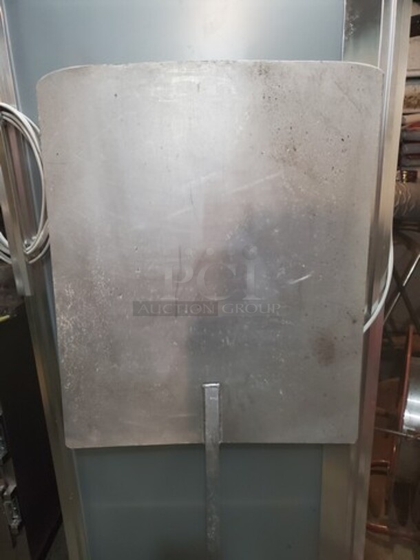 Aluminum 22" x 26" Pizza Peel with 28" Handle  - Image 2 of 4