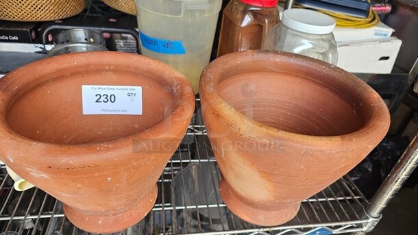 Lot of 2 Clay Pots - Image 2 of 6