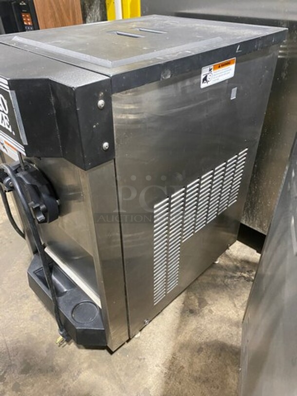 Electro Freeze Commercial Ice Cream/ Gelato Batch Freezer Machine! All Stainless Steel! Model: CS4242 SN: E2P1073 115V 60HZ 1 Phase - Image 2 of 10