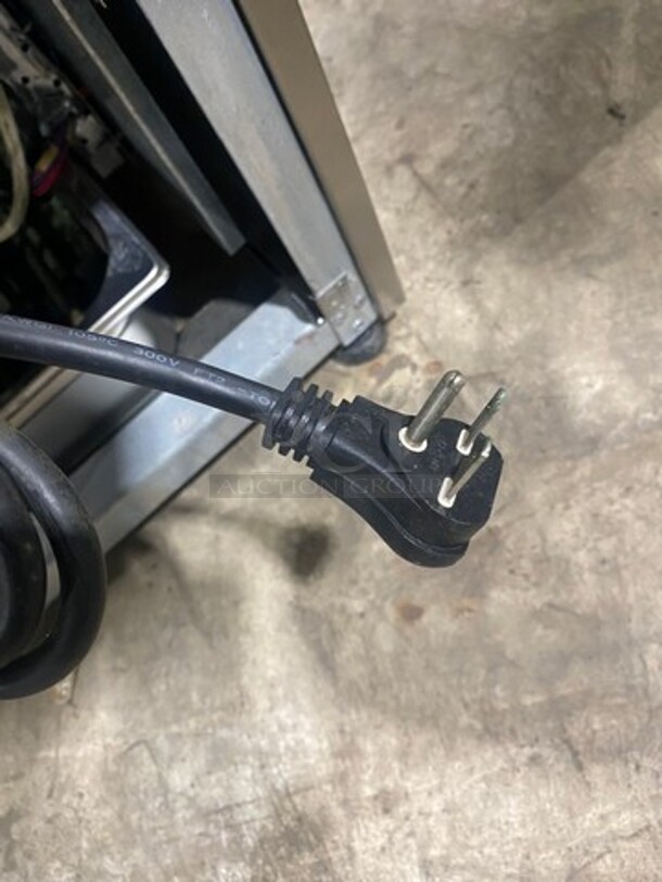 Sifa Commercial Refrigerated Open Grab-N-Go Display Case! With Pull Down Front Cover! Solid Stainless Steel! Model: GAEP6L096N0710 SN: 0403202000 220/240V - Image 9 of 9