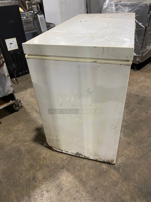 Amana Commercial Reach Down Chest Freezer/ Cooler! With Hinged Top Lid! Model: AQC0701DRW00 SN: TA41914499 115V - Image 3 of 8