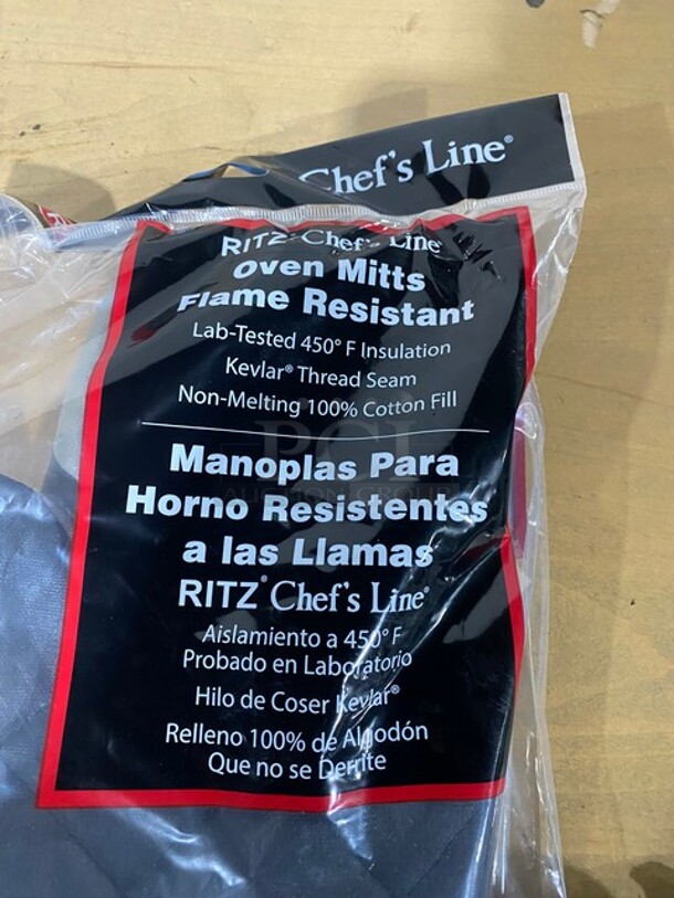 Chef's Line Flame Resistant 17" Oven Mitts! MODEL CL2PX27BKBK 3x Your Bid! - Image 2 of 5