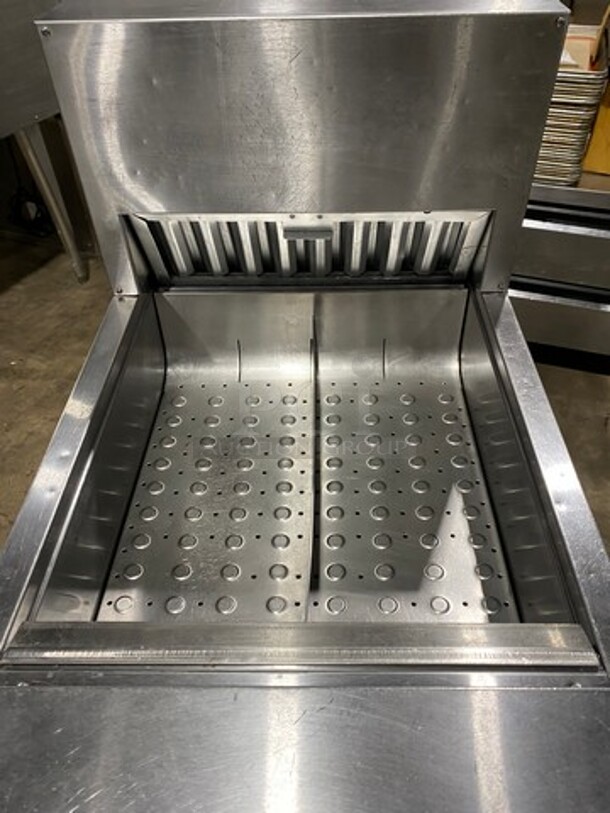 Pitco Commercial Electric Powered Crisp-N-Hold/Fry Warmer Dumping Station! With Backsplash! All Stainless Steel! On Legs! Model: PCF18 SN: E19KD070535 120V 60HZ 1 Phase - Image 5 of 8