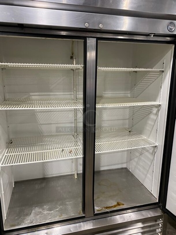 True Commercial 2 Door Reach In Cooler! Poly Coated Racks! All Stainless Steel! Model: T49 SN: 6950022 115V 60HZ 1 Phase - Image 5 of 9