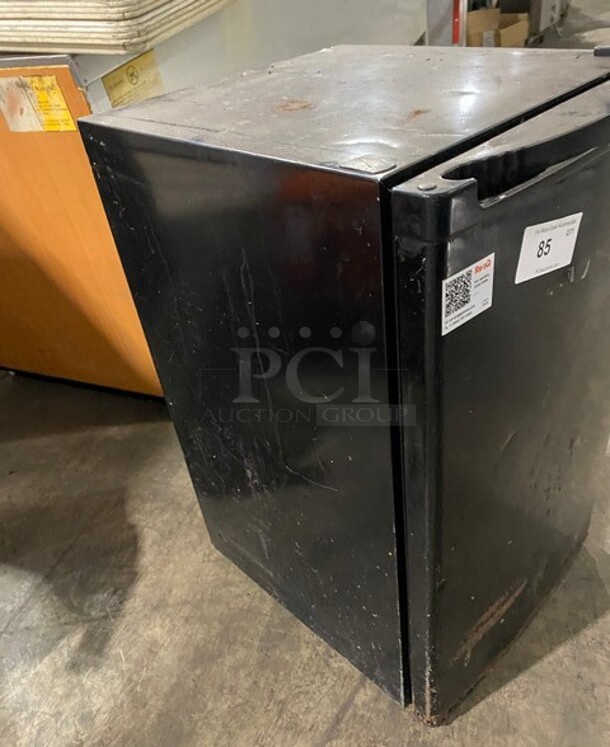 Magic Chef Black Countertop Refrigerator! MODEL HMBR440BE 115V  - Image 2 of 8