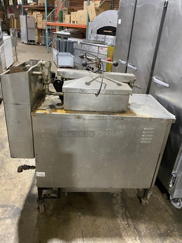 LATE MODEL! 2017 Commercial LP Powered Pressure Fryer! All Stainless Steel! On Casters! Model: YXY25D - Image 4 of 12