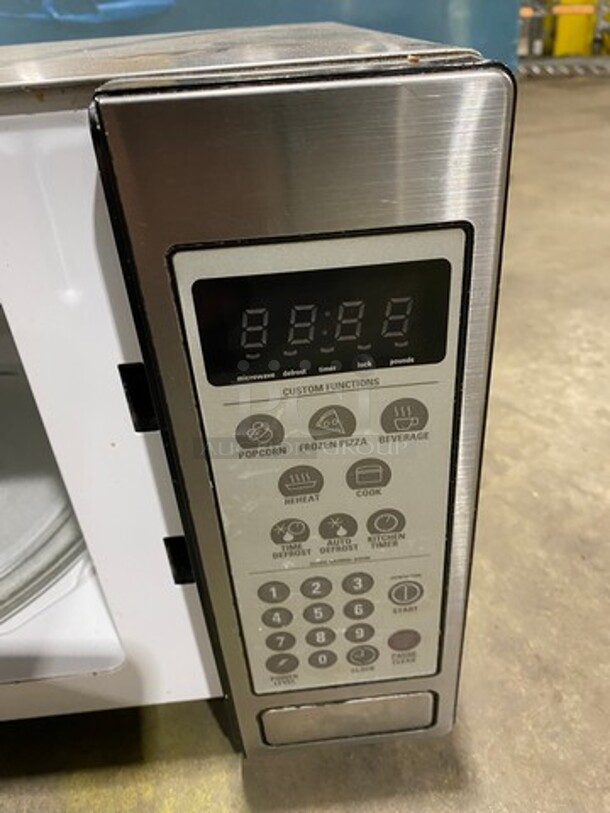 General Electric Countertop Microwave Oven! Model: JES1142SJ06 - Image 5 of 6