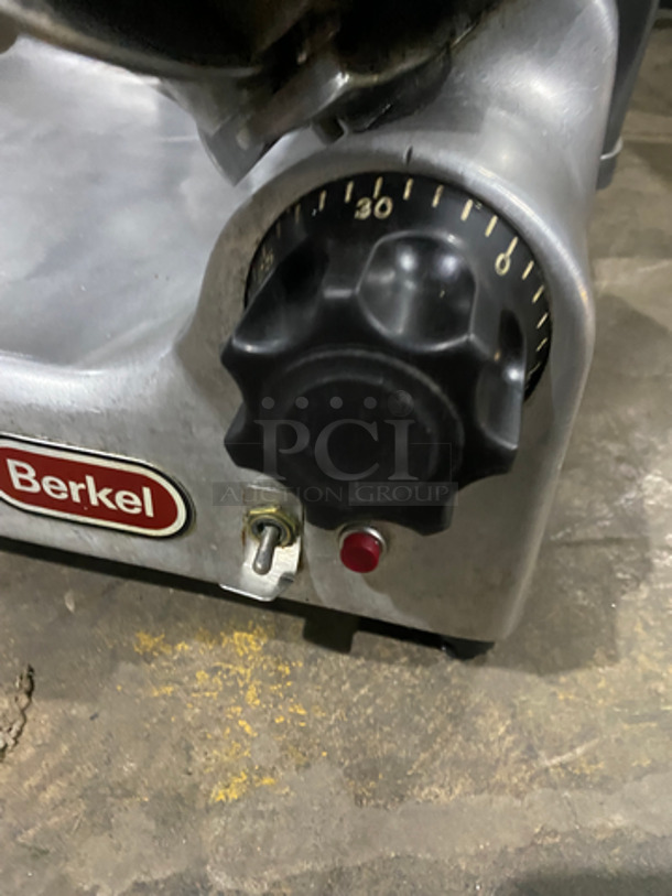 Berkel Commercial Countertop Meat/Deli Slicer! All Stainless Steel! - Image 6 of 8