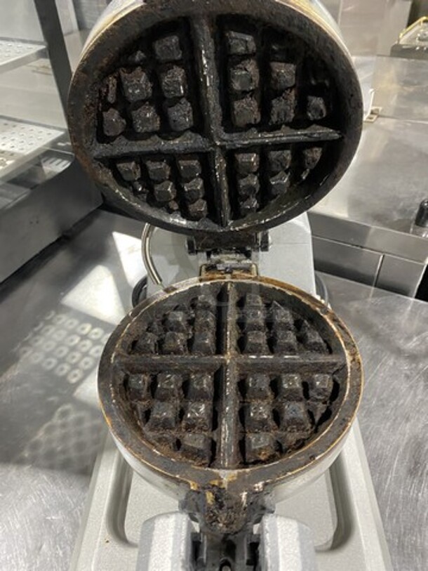 Waring Professional Commercial Waffle Maker! 115V 1 Phase!  - Image 5 of 8