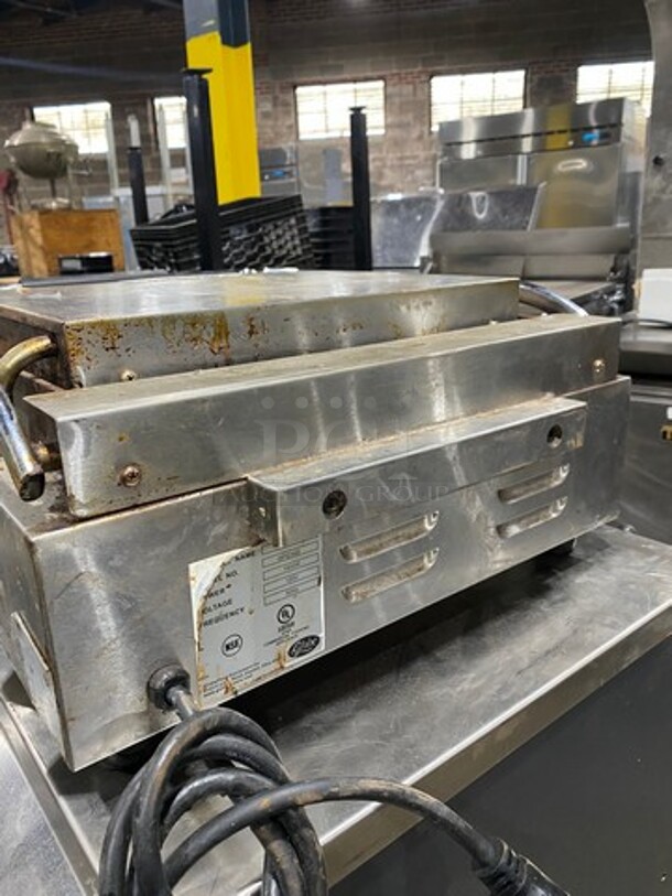 Globe Commercial Countertop Electric Powered Panini Press! With Ribbed Press! All Stainless Steel! Model: GPG14D 120V - Image 4 of 9