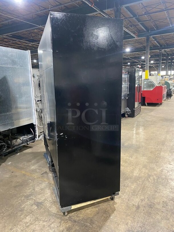 True 3 Sliding Door Cooler Merchandiser! With Poly Coated Racks! Model GDM69 Serial 11920903! 115V 1 Phase! - Image 3 of 8