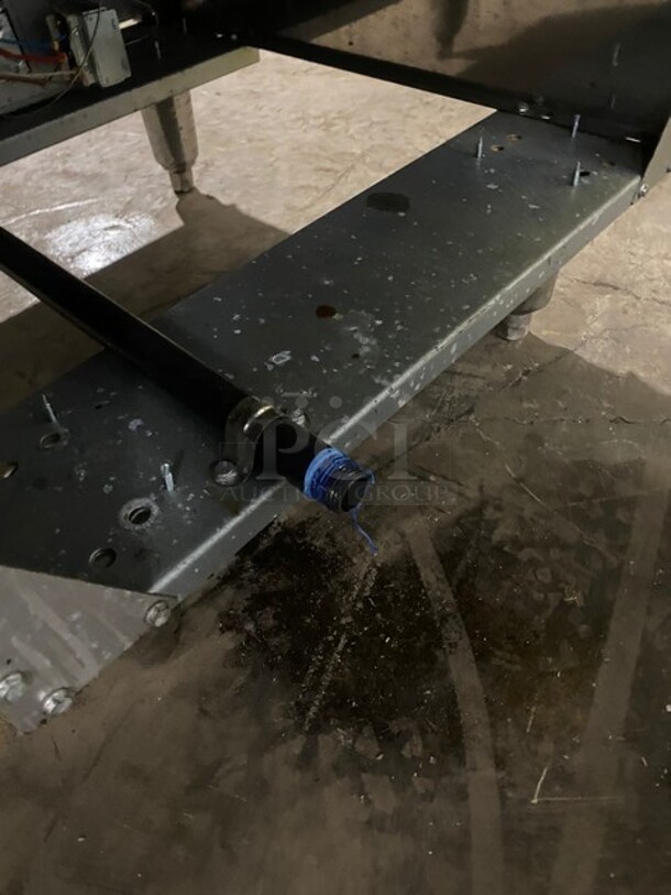 Cecilware Pro Commercial Natural Gas Powered Floor Style Deep Fat Fryer! With Backsplash! All Stainless Steel! On Legs!  - Image 7 of 7