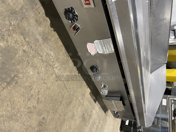 Lang Commercial Countertop Natural Gas Powered Mirror Shine Polish Top Flat Top Griddle! With Back And Side Splashes! All Stainless Steel! On Small Legs! Working When Removed! - Image 5 of 9