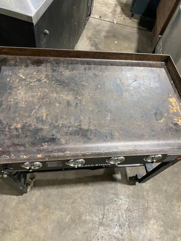 Blackstone LP Powered Outdoor Flat Top Griddle! With Storage Space Underneath! On Casters! Model: 1554 - Image 9 of 9