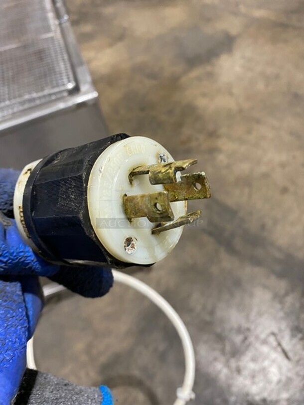 AMAZING FIND! Commercial Electric Powered Open Fryer! All Stainless Steel! On Legs! - Image 9 of 9