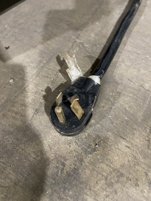 Star Max Commercial Countertop Electric Powered 36 Inch Flat Top Griddle! With Back And Side Splashes! All Stainless Steel! On Samll Legs! - Image 7 of 7