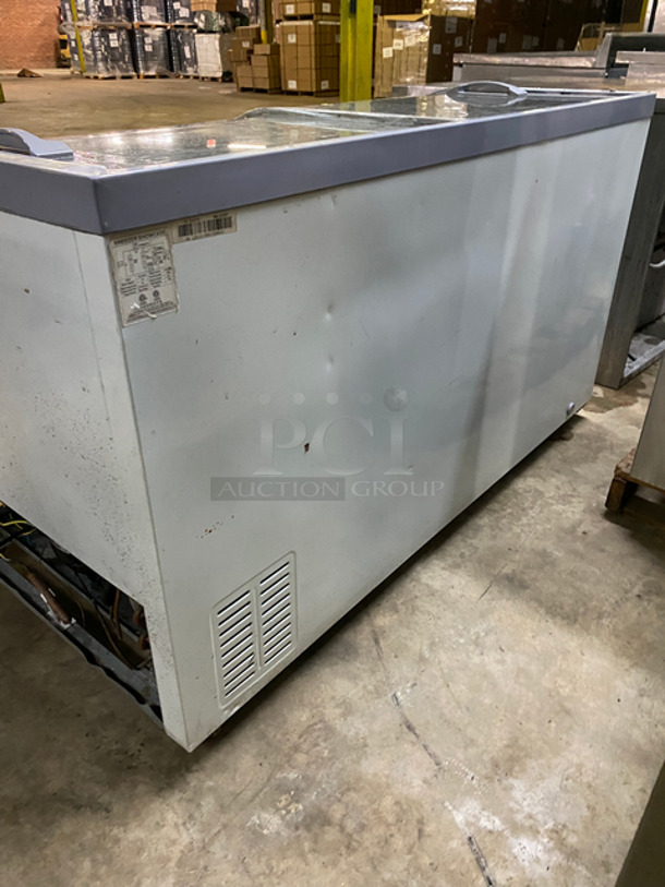 Omcan Commercial Show Case Freezer! With 2 Top View Through Sliding Doors! Model: XS500YX 115V 60HZ 1 Phase - Image 4 of 9