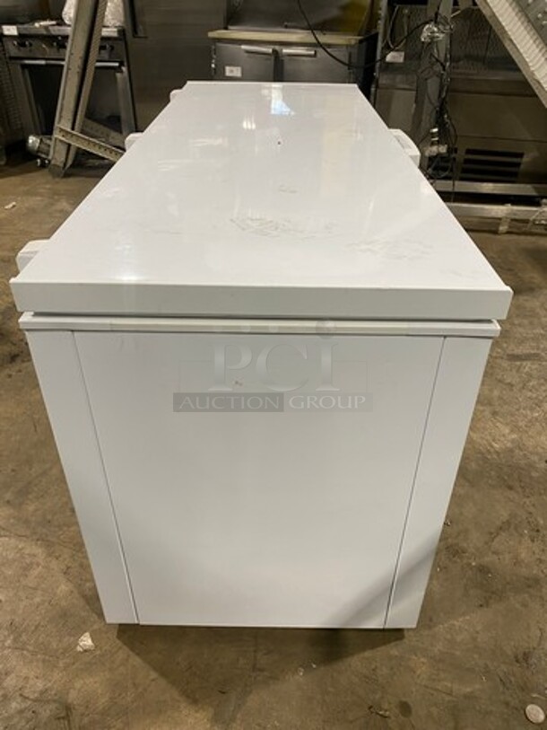 NEW! Galaxy Commercial Reach Down Chest Freezer! With Hinged Top Lid! Model: 177CF20HC SN: BD650X10320L9QA147 115V 60HZ 1 Phase - Image 4 of 10
