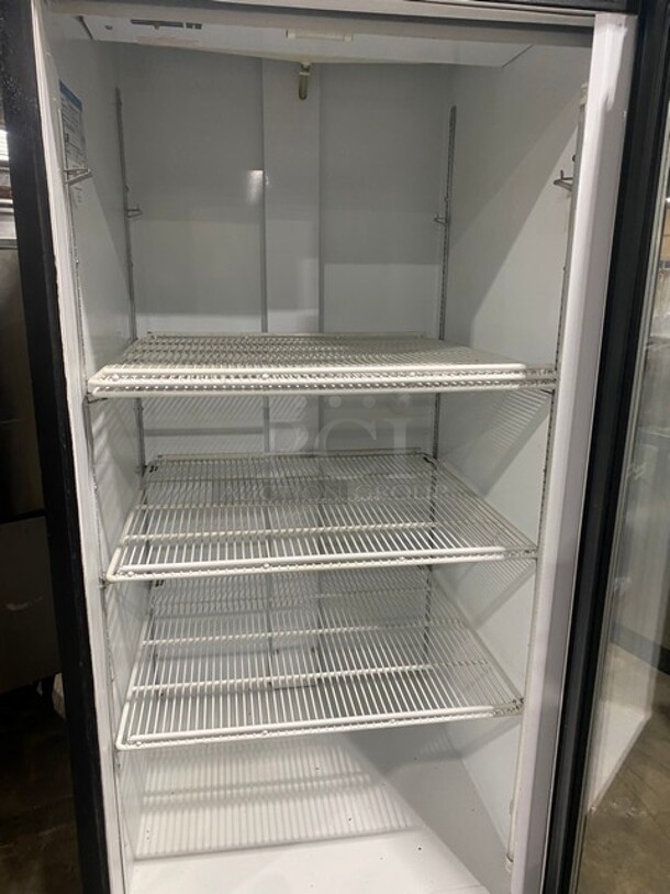 Beverage Air Commercial Single Door Reach In Cooler Merchandiser! With Poly Coated Racks! Model MT27 Serial 6465275! 115V 1Phase! - Image 5 of 8