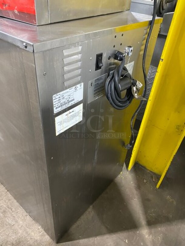 ALTO SHAM Stainless Steel Half Size Halo Hear Cook And Hold Oven!
MODEL 1000-TH-III Serial 2041195-000 208/240 V/ 1PH - Image 4 of 8