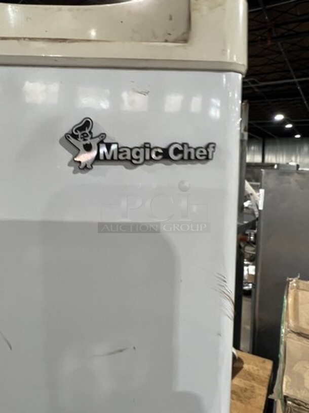 Magic Chef Countertop/ Undercounter Mini Refrigerator! Model: HMBR265WE - Image 2 of 7