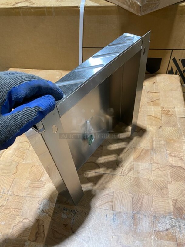NEW! IN THE BOX! Commercial Solid Stainless Steel Knife Rack! Model: SLKR012 - Image 5 of 6