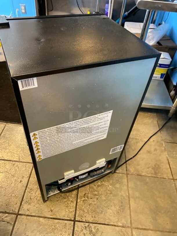 LATE MODEL! 2021 Hisense Gray Mini Fridge! With Poly Shelves! WORKING WHEN REMOVED! - Image 4 of 7