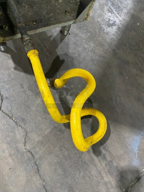 Qualite Commercial Natural Gas Powered Deep Fat Fryer! With Backsplash! With 2 Metal Frying Baskets! All Stainless Steel! Model: QL9NG - Image 9 of 9