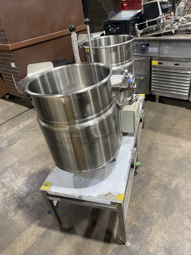NEW! NEVER USED! Cleveland Commercial Countertop Electric Powered Jacketed Tilting Soup Kettle! On Equipment Stand! All Stainless Steel! On Legs! Model: TKET12T SN: WT680804C01 240V 60HZ 3 Phase - Image 4 of 10