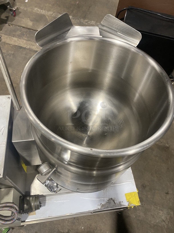 NEW! NEVER USED! Cleveland Commercial Countertop Electric Powered Jacketed Tilting Soup Kettle! On Equipment Stand! All Stainless Steel! On Legs! Model: TKET12T SN: WT680804C01 240V 60HZ 3 Phase - Image 5 of 10