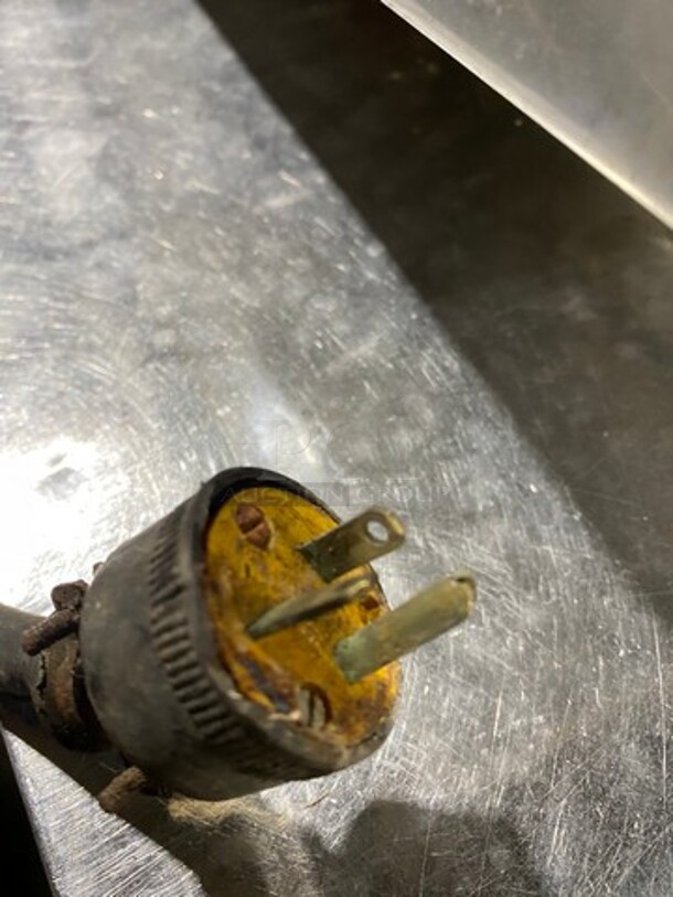 Toastmaster Countertop 4 Slice Toaster! - Image 6 of 6