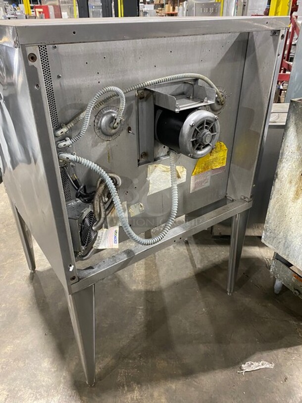 Blodgett Commercial Natural Gas Powered Convection Oven! With View Through Doors! Metal Oven Racks! On Legs! SN:121912ZG001S - Image 3 of 9