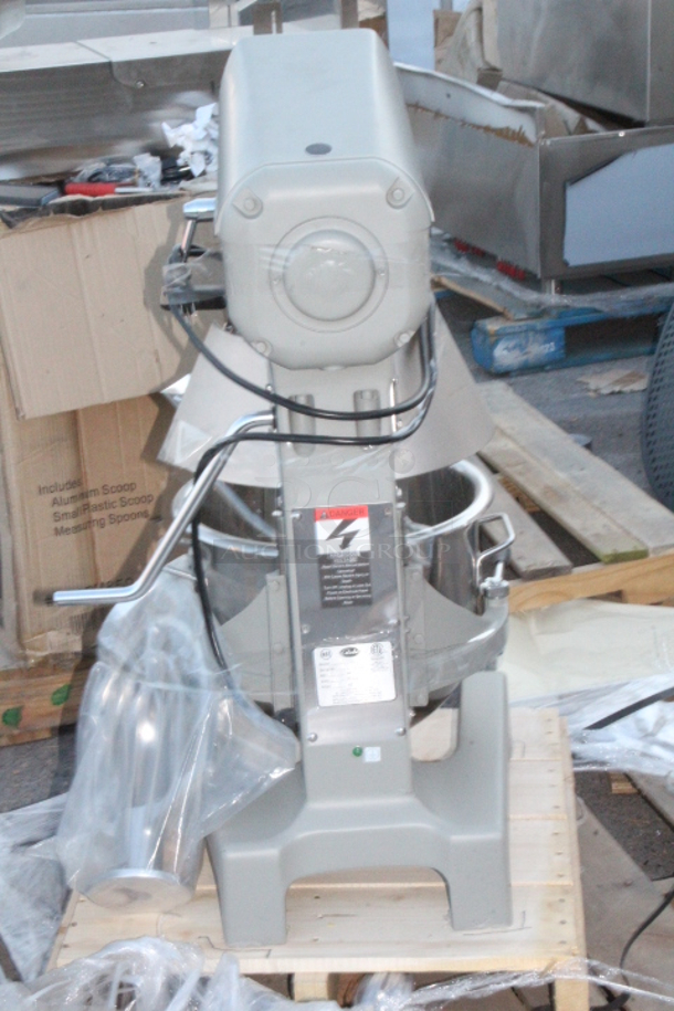 BRAND NEW SCRATCH & DENT! Globe SP20 20 Qt. Planetary Stand Mixer with Guard & Standard Accessories - 120V, 1/2 hp

 - Image 4 of 10