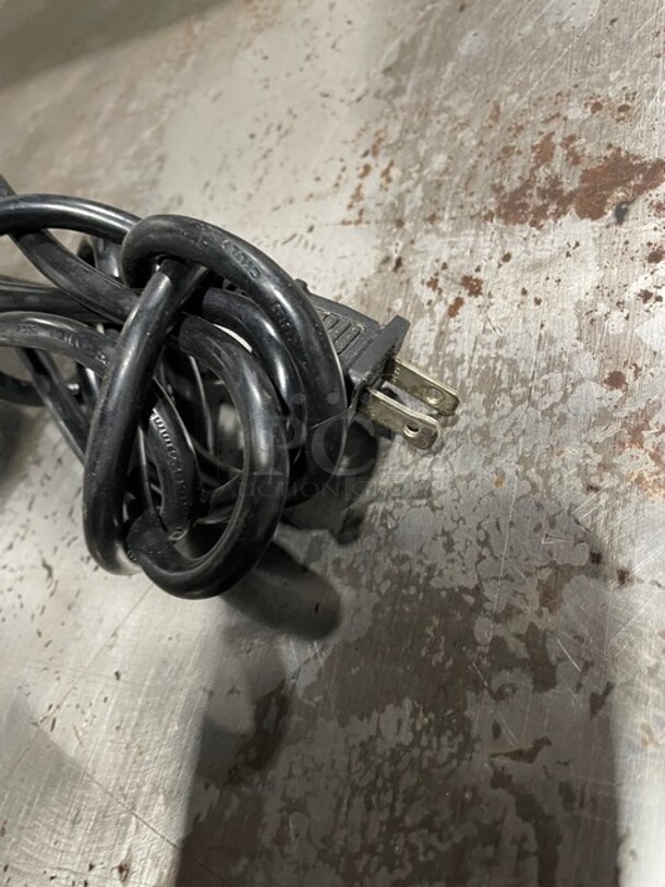 Omega Commercial Countertop Mega Mouth Juicer! With XL Feed Chute! 120V! Model: BMJ330!  - Image 7 of 7