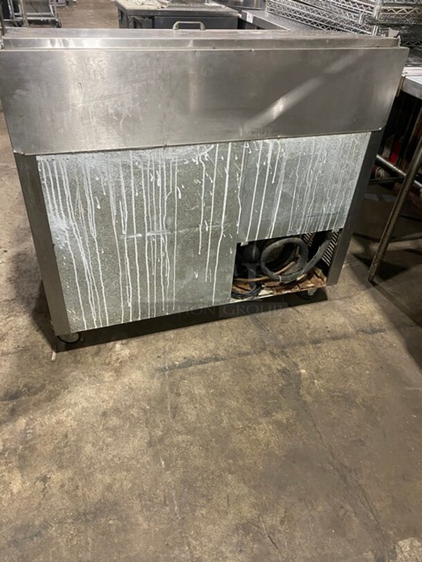 Leader! Stainless Steel Pizza Prep Table! Double Cold Storage! with/ Poly Cutting Board! On Wheels!
115V! 1 Phase! 60 HZ! - Image 3 of 9