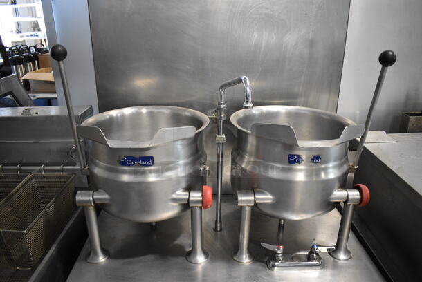 Cleveland 36GMK66200 Stainless Steel Commercial Natural Gas Powered Tilting Kettle Station w/ 2 Cleveland KDT6T 6 Gallon Tilting Skillets. 36x38x64 - Image 4 of 11