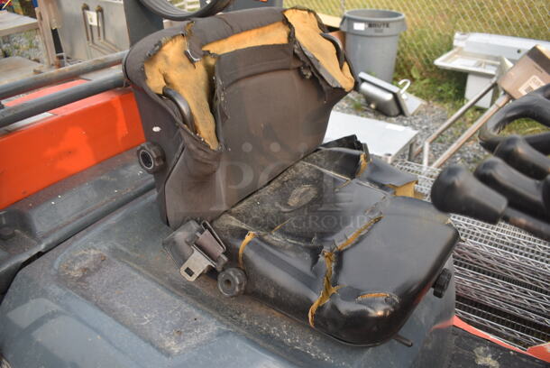 Toyota 7FGCU20 Truckers Boom Forklift Truck With 11,040.6 Hours And 3,800LB Capacity. Unit has Fork Positioner and Side Shift. Unit has a Simplex Mast - Fork Height Max 6'. Tested and Does Not Power On - Image 9 of 12