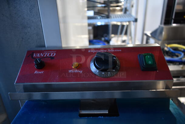 BRAND NEW SCRATCH AND DENT! 2023 Avantco 177F200 Stainless Steel Commercial 15 lb. Medium-Duty Electric Countertop Fryer w/ Metal Fry Basket and Lid. 208/240 Volts, 1 Phase.  - Image 3 of 6