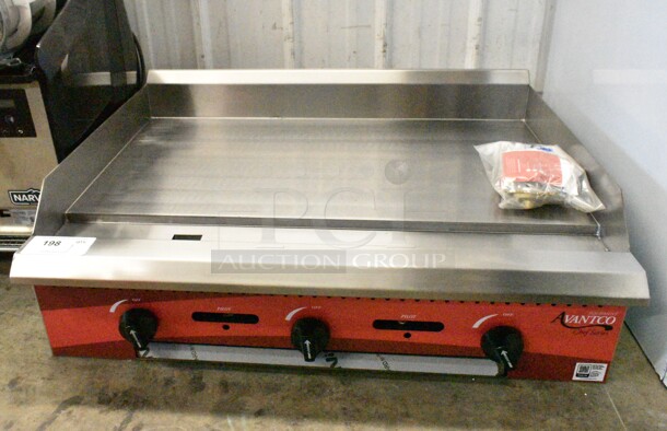 BRAND NEW SCRATCH AND DENT! Avantco 177CAG36MG Stainless Steel 36" Countertop Natural Gas Griddle with Manual Controls. 90,000 BTU. - Image 2 of 7