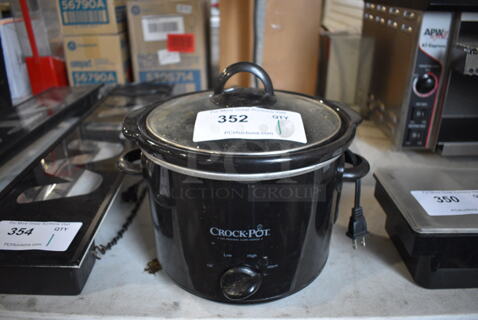Crock Pot Black Metal Countertop Slot Cooker w/ Glass Lid. 10x10x10