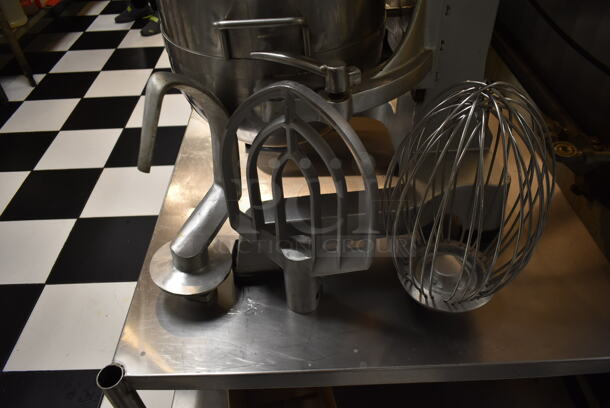 Adcraft PM-30 Metal Commercial Countertop 30 Quart Planetary Dough Mixer w/ Stainless Steel Mixing Bowl, Bowl Guard, Paddle, Whisk and Dough Hook Attachments. 120 Volts, 1 Phase. Tested and Working! (kitchen)  - Image 4 of 8