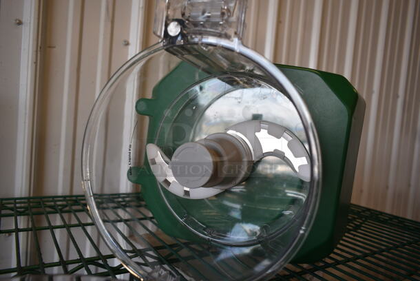 BRAND NEW SCRATCH AND DENT! 2022 AvaMix VC60CN Metal Commercial Countertop Good Processor w/ S Blade, Bowl and Lid. 120 Volts, 1 Phase. Tested and Working! - Image 5 of 5
